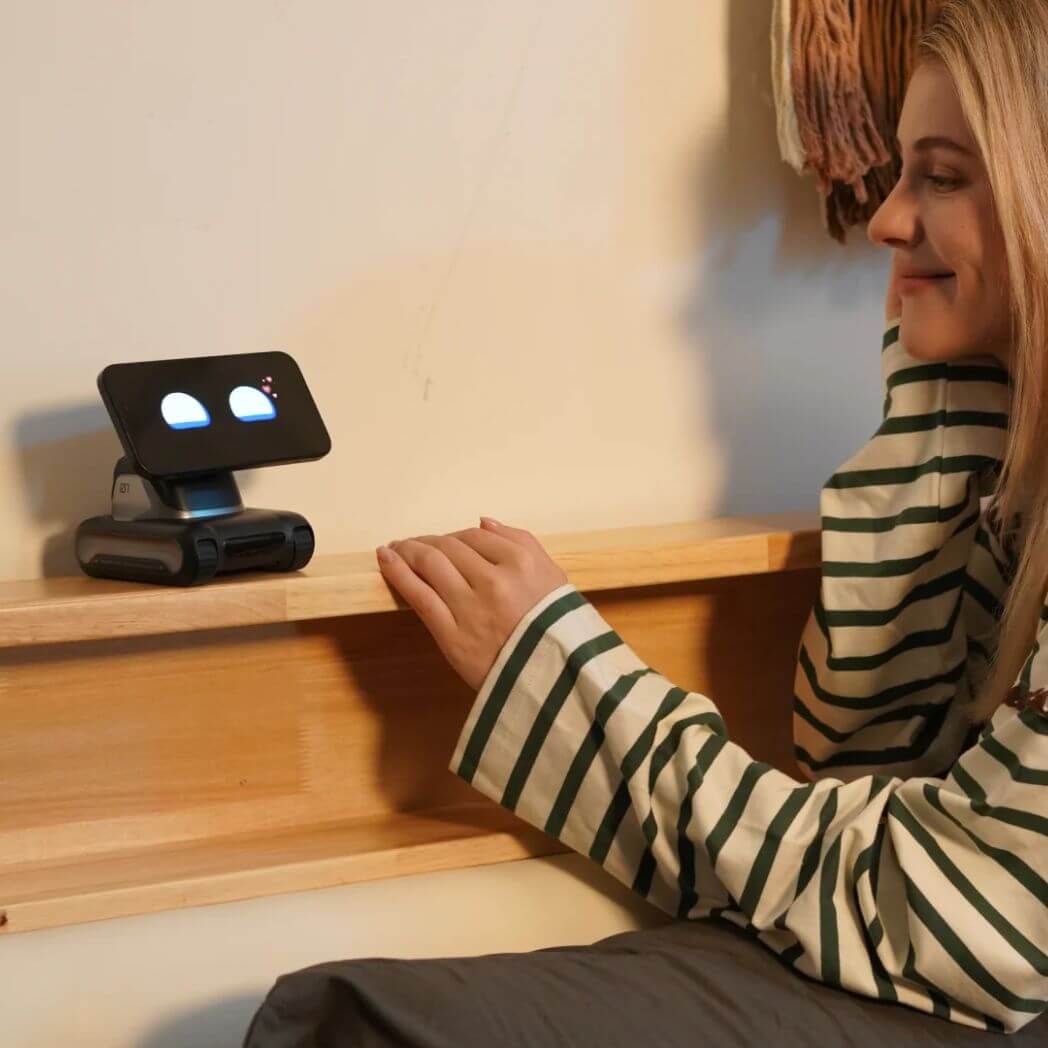 LOOI Robot AI Desktop Companion with ChatGPT Voice Interaction – Image 3